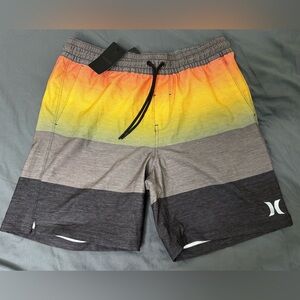 Men’s NWT Hurley Printed Volley Swim Short Smoke Grey Large
